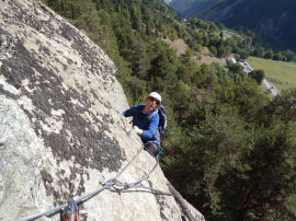 Aldo dopo la prima scala della Ferrata di Covarey (48470 bytes)